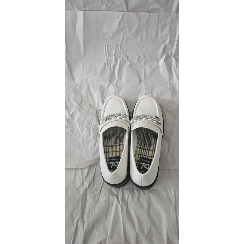 Women's White Chain Loafer Flats, Round Toe, Slip On, Comfort, Size 8.5